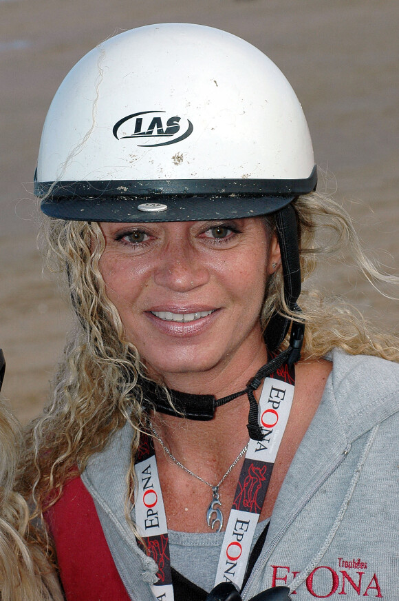 Archives - Raphaëlle Ricci lors du 16e édition des "Trophées Epona" à Cabourg, le 11 octobre 2009.