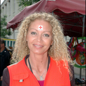 Archives : Raphaëlle Ricci, bénévole pour la Croix Rouge à Suresnes.
