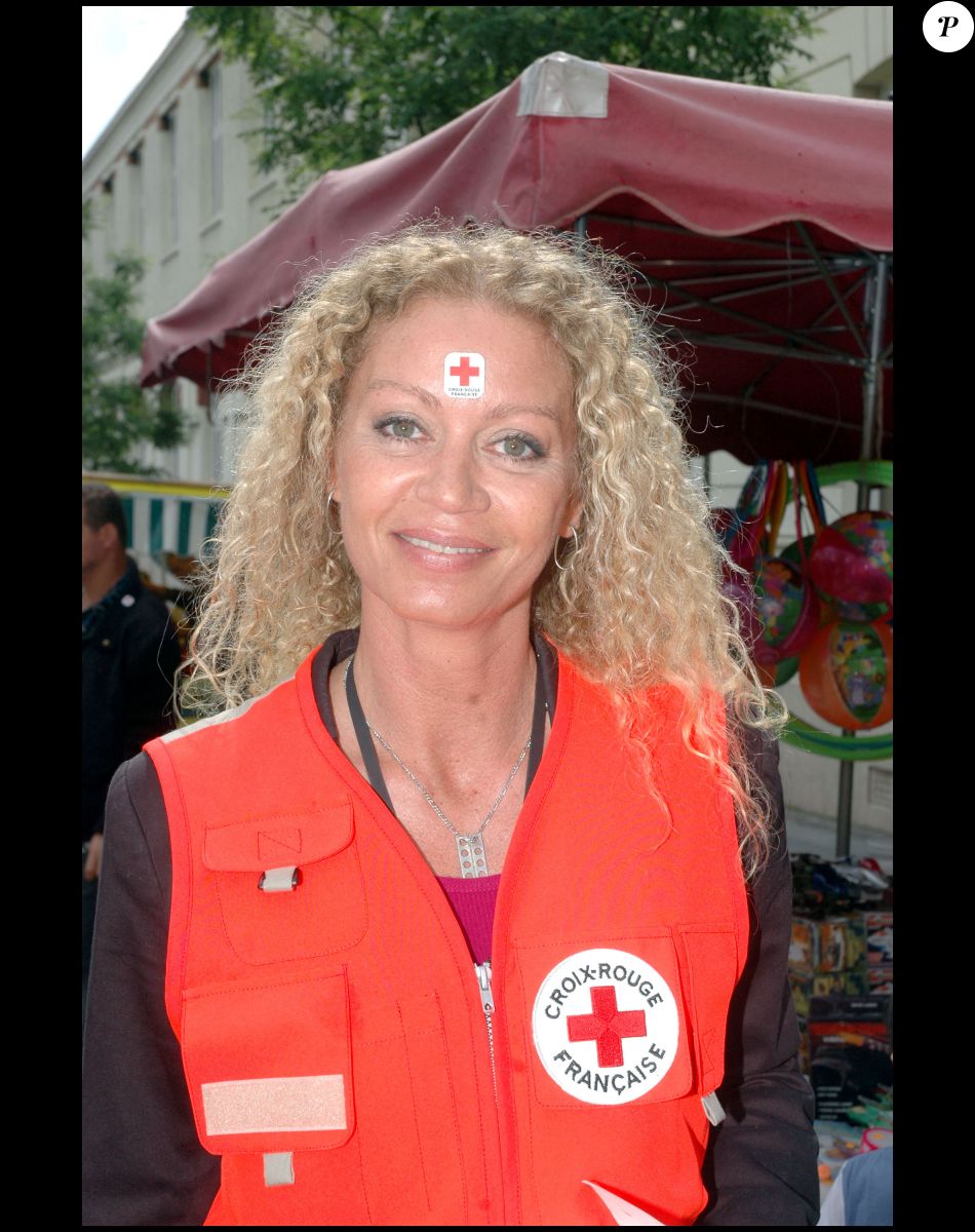 Archives : Raphaëlle Ricci, bénévole pour la Croix Rouge à Suresnes.