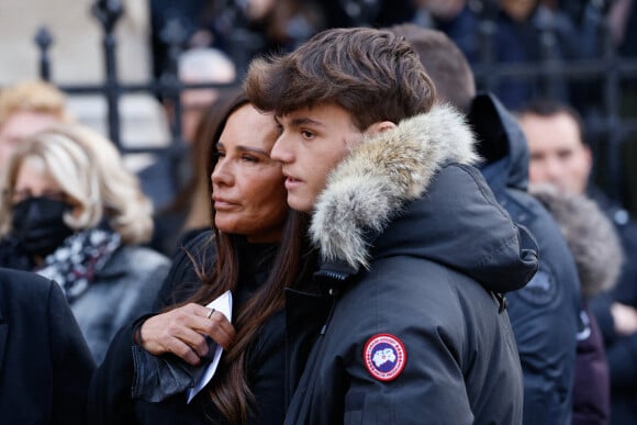 Nathalie Marquay et son fils Tom - La famille de Jean-Pierre Pernaut à la sortie des obsèques en la Basilique Sainte-Clotilde à Paris le 9 mars 2022. © Cyril Moreau/Bestimage.