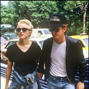 Sean Penn et Madonna se promenant en 1987