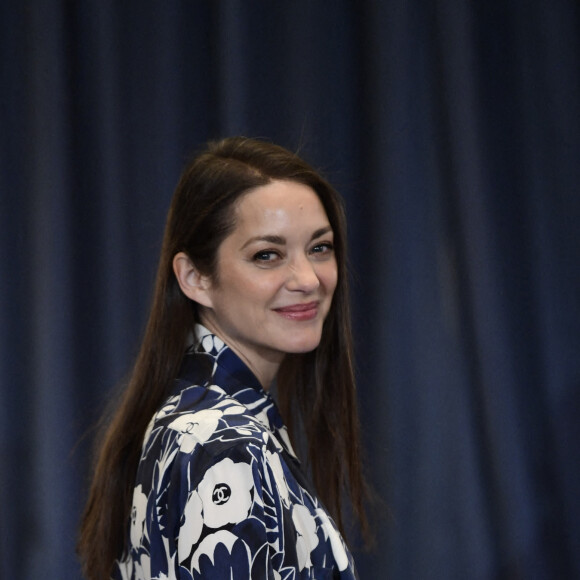 Marion Cotillard lors de la présentation de la pièce "Jeanne d'Arc au bûcher" au théâtre Royal à Madrid le 1er juin 2022. Les responsables du Théâtre Royal de Madrid ont décidé de confier à Marion Cotillard le rôle principal de Jeanne d'Arc au bûcher, l'oratorio d'Arthur Honegger, qui sera donné au mois de juin 2022. L'actrice oscarisée, appelée en remplacement d'une comédienne espagnole, connaît bien ce rôle qu'elle a déjà endossé en 2005, 2012 et 2015. 