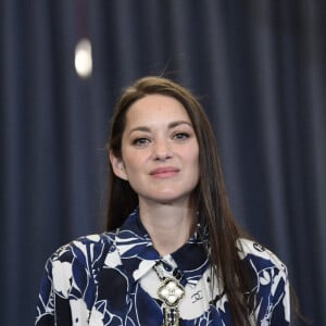 Marion Cotillard lors de la présentation de la pièce "Jeanne d'Arc au bûcher" au théâtre Royal à Madrid le 1er juin 2022. Les responsables du Théâtre Royal de Madrid ont décidé de confier à Marion Cotillard le rôle principal de Jeanne d'Arc au bûcher, l'oratorio d'Arthur Honegger, qui sera donné au mois de juin 2022. L'actrice oscarisée, appelée en remplacement d'une comédienne espagnole, connaît bien ce rôle qu'elle a déjà endossé en 2005, 2012 et 2015. 