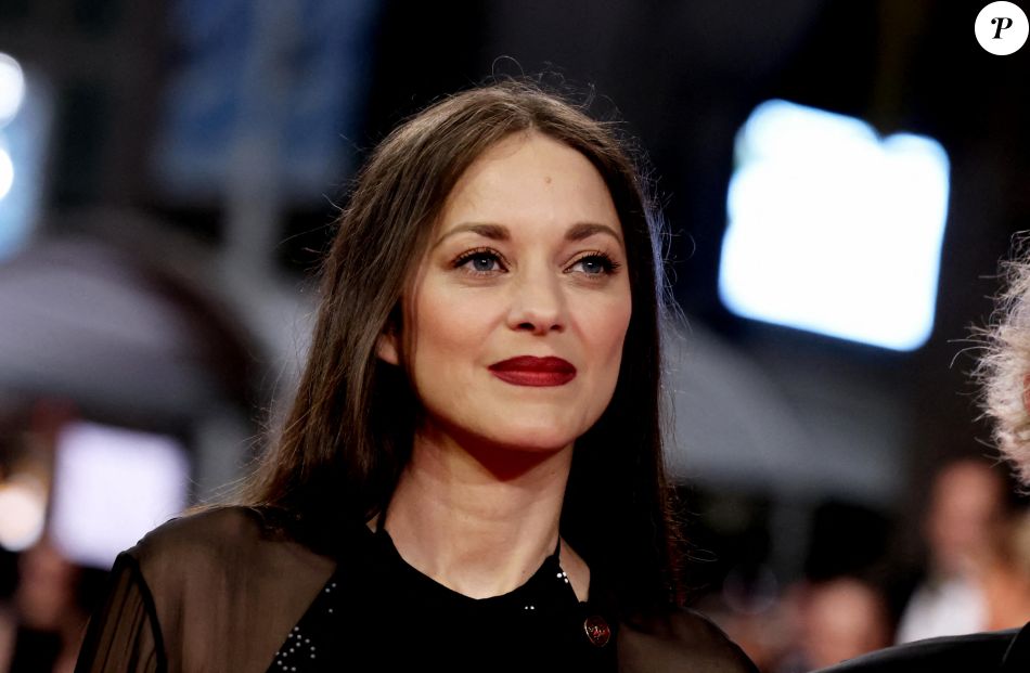 Marion Cotillard - Montée des marches du film Frère et Soeur lors du