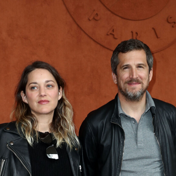 Guillaume Canet et sa compagne Marion Cotillard - People au village pour la finale hommes lors des internationaux de France de tennis de Roland Garros 2019 à Paris le 9 juin 2019. © Jacovides - Moreau / Bestimage 