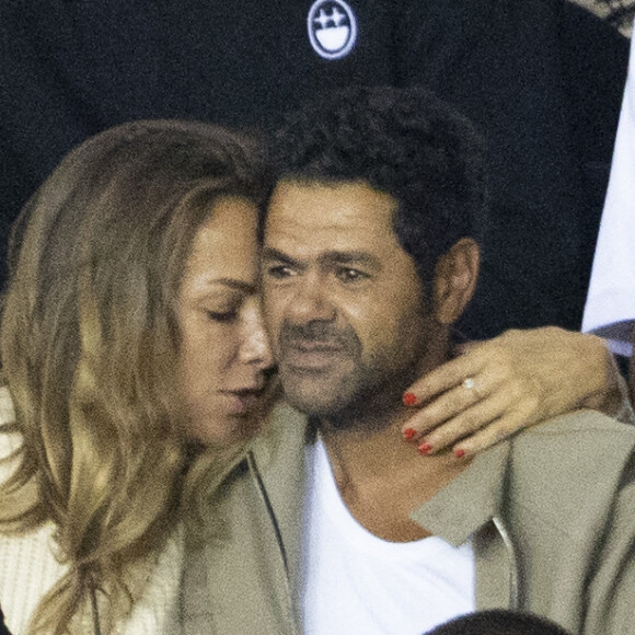 Mélissa Theuriau et son mari Jamel Debbouze assistent au match aller de la Ligue des Champions entre le Paris Saint-Germain et la Juventus (2-1) au Parc des Princes à Paris le 6 septembre 2022.