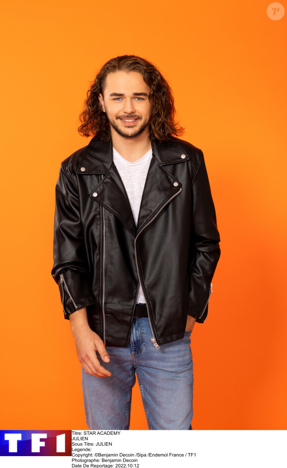 Photo officielle de Julien, candidat de la "Star Academy 2022", sur TF1