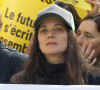 Marion Cotillard - Marche pour le futur entre la place de la Bastille et la place de la République à Paris, le 9 avril 2022. © Christophe Clovis / Bestimage 