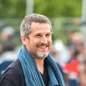 Guillaume Canet participe à la reconnaissance des célébrités de la Longines Global Champions Tour Grand Prix of Paris lors de la 8e édition du "Longines Paris Eiffel Jumping" au Champ de Mars à Paris, le 25 juin 2022. © Perusseau-Gorassini-Tribeca/Bestimage