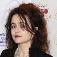 Helena Bonham Carter vous présente son adorable fiston... Un grand fan de Michael Jackson !