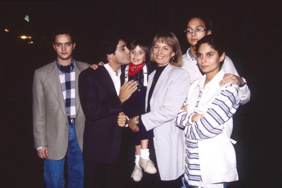 Archives - Frédéric François, sa femme Monique et leurs enfants Victoria, Vincent, Gloria et Anthony - Frédéric François lors de son premier concert à l'Olympia à Paris. Le 21 mars 1994. © Jean-Claude Woestelandt / Bestimage