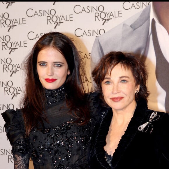 Eva Green et sa mère Marlène Jobert au Grand Rex à Paris. Le 17 novembre 2006.