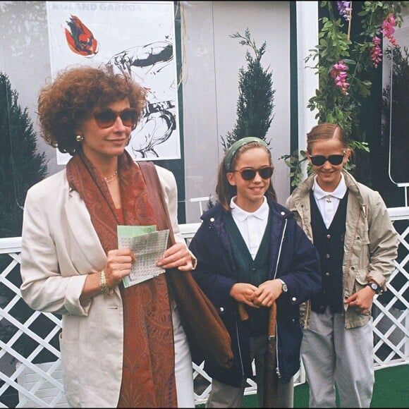 Marlène Jobert et ses deux filles Eva et Joy Green à Roland Garros en 1990