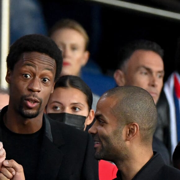 Gaël Monfils et sa femme Elina Svitolina, Tony Parker - People en tribunes du match de football en ligue 1 Uber Eats : Le PSG (Paris Saint-Germain) remporte la victoire 2-1 contre Lyon au Parc des Princes à Paris le 19 septembre 2021. Lionel Urman/Panoramic/Bestimage