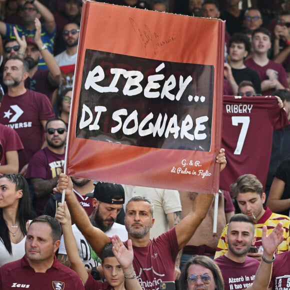 Franck Ribery, en larmes, fait ses adieux au public lors de son dernier match à Salerne, le 22 octobre 2022. 