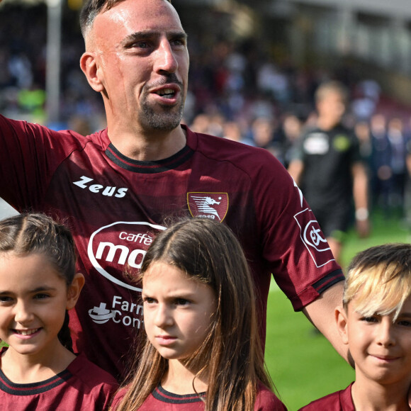 Franck Ribery, en larmes, fait ses adieux au public lors de son dernier match à Salerne, le 22 octobre 2022. 