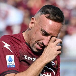 Franck Ribery, en larmes, fait ses adieux au public lors de son dernier match à Salerne.