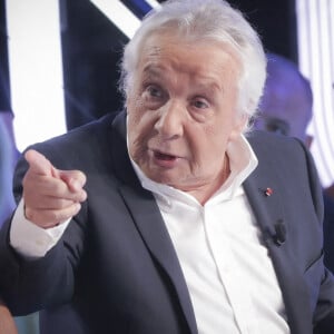 Exclusif - Michel Sardou sur le plateau de l'émission "Touche pas à mon poste" diffusée sur C8. © Jack Tribeca / Bestimage