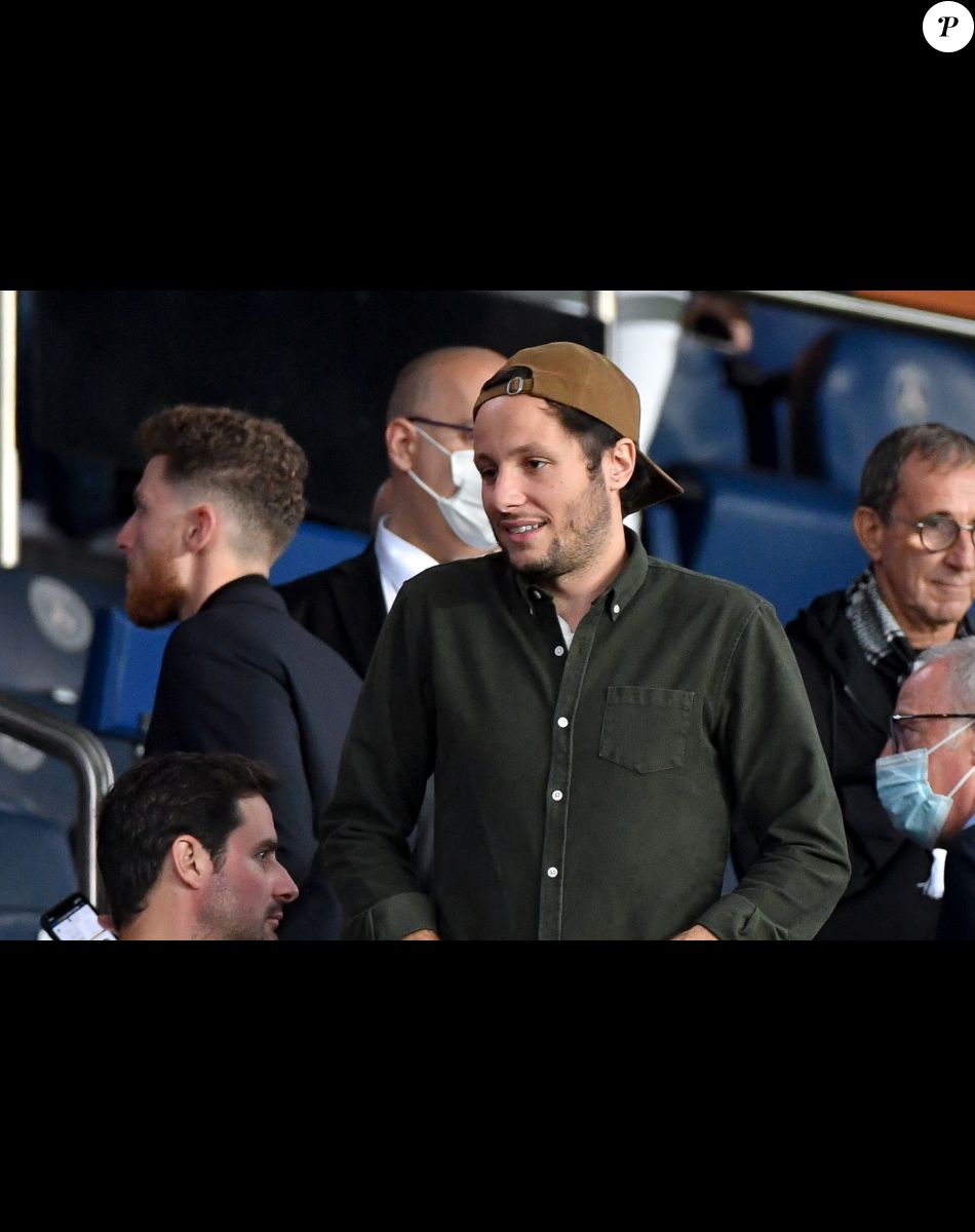 Vianney en tribunes du match de football en ligue 1 Uber Eats : Le PSG (Paris Saint-Germain) remporte la victoire 2-1 contre Lyon au Parc des Princes à Paris le 19 septembre 2021. @ Lionel Urman/Panoramic/Bestimage