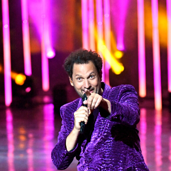 Exclusif - Eric Antoine durant l'enregistrement de la seconde émission de télévision "Le Plus Grand Karaoké de France" dans le théâtre antique d'Orange, diffusée le 29 septembre à 21h10 sur M6. Le 18 mai 2022. © Bruno Bebert / Bestimage 