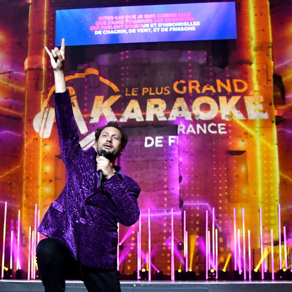 Exclusif - Eric Antoine durant l'enregistrement de la seconde émission de télévision "Le Plus Grand Karaoké de France" dans le théâtre antique d'Orange, diffusée le 29 septembre à 21h10 sur M6. Le 18 mai 2022.© Bruno Bebert / Bestimage 