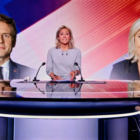 Anne-Sophie Lapix - Illustration du débat télévisé entre les deux candidats du second tour de l'élection présidentiel : Emmanuel Macron et Marine Le Pen. Le débat est prévu le 20 avril 2022 à 21h00. © Frédéric Chambert / Panoramic / Bestimage 