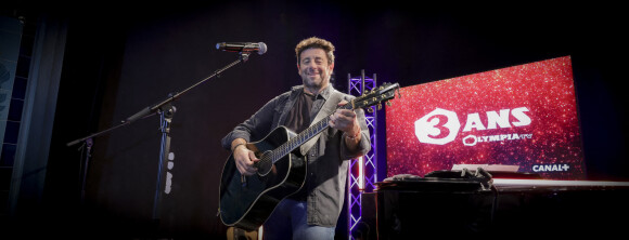 Patrick Bruel - P.Bruel en showcase privé à l'occasion du 3ème anniversaire de la chaîne Olympia TV dans la Salle de billard de l'Olympia à Paris. Le 27 octobre 2022 © Jack Tribeca / Bestimage.