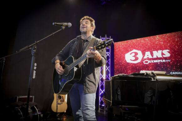 Patrick Bruel - P.Bruel en showcase privé à l'occasion du 3ème anniversaire de la chaîne Olympia TV dans la Salle de billard de l'Olympia à Paris. Le 27 octobre 2022 © Jack Tribeca / Bestimage.