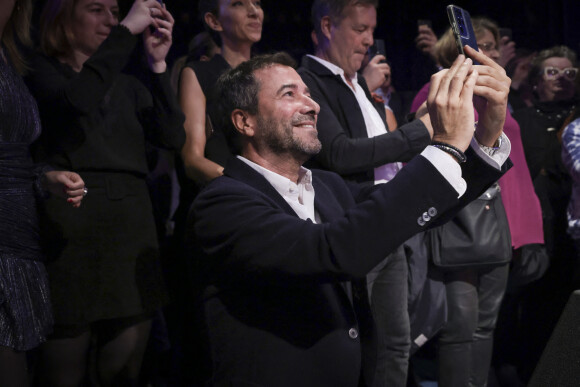 Bernard Montiel - P.Bruel en showcase privé à l'occasion du 3ème anniversaire de la chaîne Olympia TV dans la Salle de billard de l'Olympia à Paris. Le 27 octobre 2022 © Jack Tribeca / Bestimage.