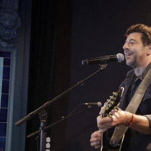 Patrick Bruel - P.Bruel en showcase privé à l'occasion du 3ème anniversaire de la chaîne Olympia TV dans la Salle de billard de l'Olympia à Paris. Le 27 octobre 2022 © Jack Tribeca / Bestimage.