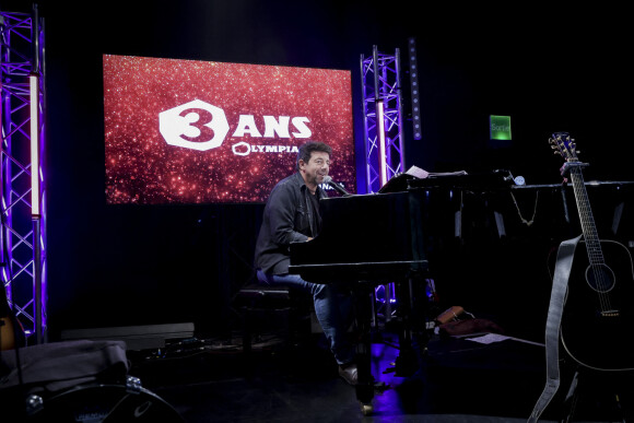 Patrick Bruel - P.Bruel en showcase privé à l'occasion du 3ème anniversaire de la chaîne Olympia TV dans la Salle de billard de l'Olympia à Paris. Le 27 octobre 2022 © Jack Tribeca / Bestimage.