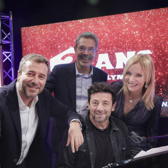 Bernard Montiel, Jean-Marc Juramie, Patrick Bruel, Delphine Dewost - P.Bruel en showcase privé à l'occasion du 3ème anniversaire de la chaîne Olympia TV dans la Salle de billard de l'Olympia à Paris. Le 27 octobre 2022 © Jack Tribeca / Bestimage.