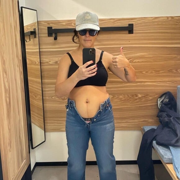 Camille Lellouche publie une photo d'elle 3 semaines après son accouchement sur Instagram le 30 octobre 2022.