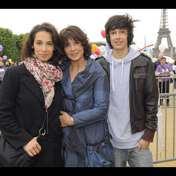 Stéphanie, Marie, et Alexis Fugain en mai 2009 à Paris