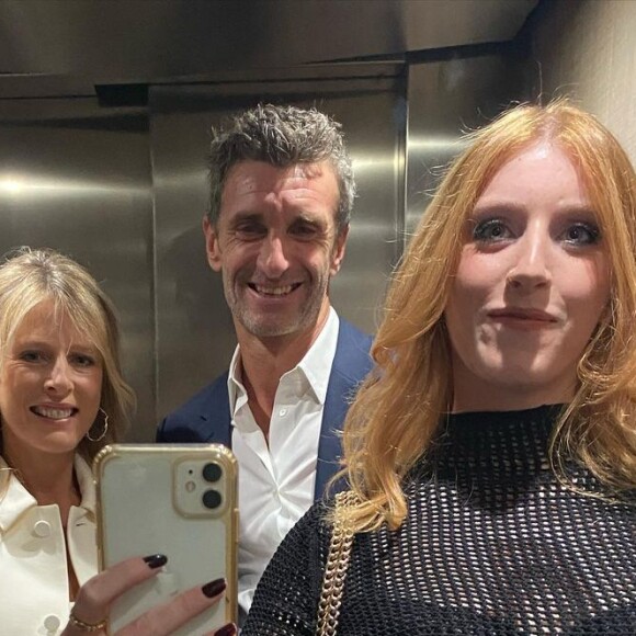 Les filles de Karin Viard, Marguerite et Simone, lors du mariage de leur mère avec Manuel Herrero