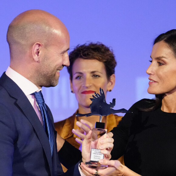 Le journaliste Gonzalo Miró, le fils de Pilar Miró, reçoit une reconnaissance au nom de sa mère - La reine Letizia d'Espagne arrive à la 22e édition du " Festival de Cine Ópera Prima Ciudad de Tudela ", au Cine Moncayo, à Tudela, le 2 novembre 2022. Un hommage sera rendu à la réalisatrice Pilar Miro à cette occasion. 