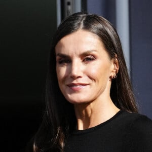 La reine Letizia d'Espagne arrive à la 22e édition du " Festival de Cine Ópera Prima Ciudad de Tudela ", au Cine Moncayo, à Tudela, le 2 novembre 2022. Un hommage sera rendu à la réalisatrice Pilar Miro à cette occasion. 