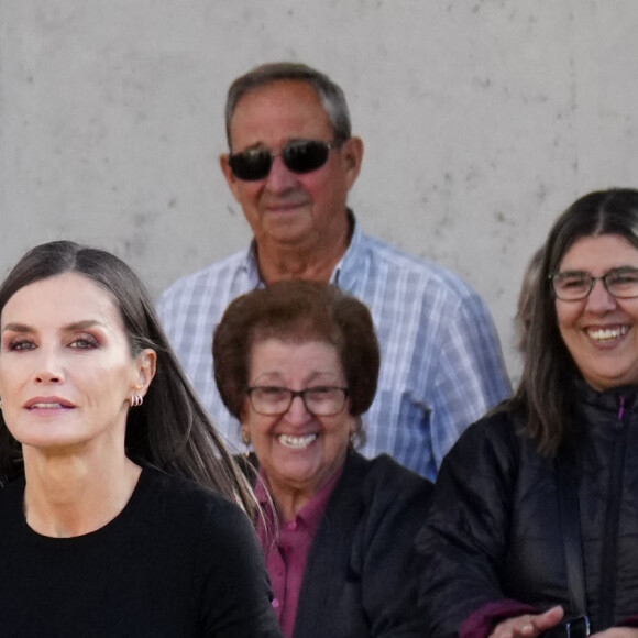 La reine Letizia d'Espagne arrive à la 22e édition du " Festival de Cine Ópera Prima Ciudad de Tudela ", au Cine Moncayo, à Tudela, le 2 novembre 2022. Un hommage sera rendu à la réalisatrice Pilar Miro à cette occasion. 