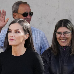 La reine Letizia d'Espagne arrive à la 22e édition du " Festival de Cine Ópera Prima Ciudad de Tudela ", au Cine Moncayo, à Tudela, le 2 novembre 2022. Un hommage sera rendu à la réalisatrice Pilar Miro à cette occasion. 