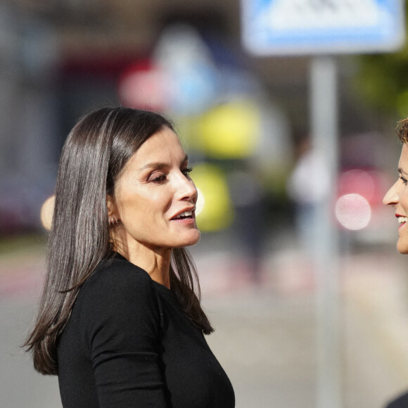 La reine Letizia d'Espagne arrive à la 22e édition du " Festival de Cine Ópera Prima Ciudad de Tudela ", au Cine Moncayo, à Tudela, le 2 novembre 2022. Un hommage sera rendu à la réalisatrice Pilar Miro à cette occasion. 