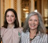 Marion Cotillard a reçu l'insigne de Chevalider des arts et des lettres des mains du ministre de la culture avec sa maman Niseema Theillaud le 15 mars 2010