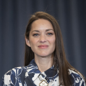 Marion Cotillard lors de la présentation de la pièce "Jeanne d'Arc au bûcher" au théâtre Royal à Madrid le 1er juin 2022. Les responsables du Théâtre Royal de Madrid ont décidé de confier à Marion Cotillard le rôle principal de Jeanne d'Arc au bûcher, l'oratorio d'Arthur Honegger, qui sera donné au mois de juin 2022. L'actrice oscarisée, appelée en remplacement d'une comédienne espagnole, connaît bien ce rôle qu'elle a déjà endossé en 2005, 2012 et 2015. 