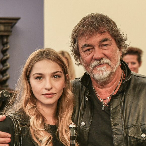 Marie Colomb, Olivier Marchal - Remise du prix Vidocq 2021 à Marie Colomb en la Préfecture de Lille, lors du Festival Séries Mania. Le 27 août 2021.