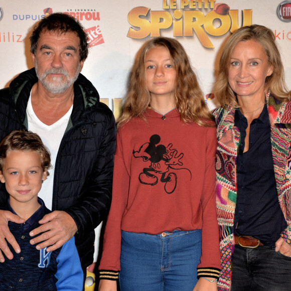 Olivier Marchal avec Catherine et leurs enfants à l'avant-première de "Le Petit Spirou" au cinéma Le Grand Rex à Paris, le 10 septembre 2017. © Ramsamy Veeren/Bestimage