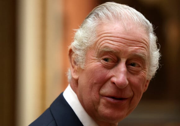 Le roi Charles III d'Angleterre, lors d'une cérémonie commémorant le 50ème anniversaire de la réinstallation des Asiatiques britanniques d'Ouganda au Royaume-Uni à Londres.