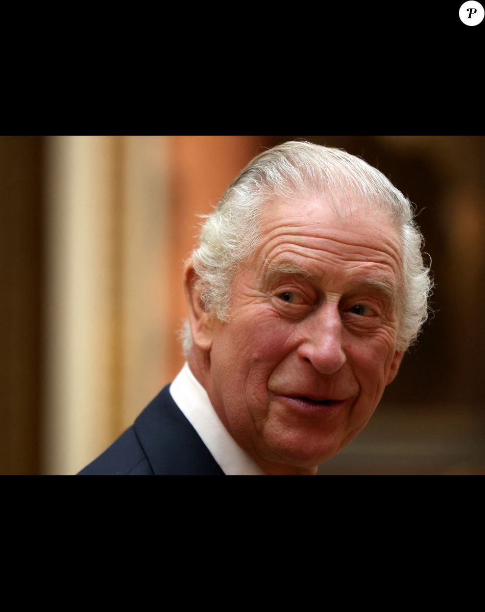 Le roi Charles III d'Angleterre, lors d'une cérémonie commémorant le 50ème anniversaire de la réinstallation des Asiatiques britanniques d'Ouganda au Royaume-Uni à Londres.