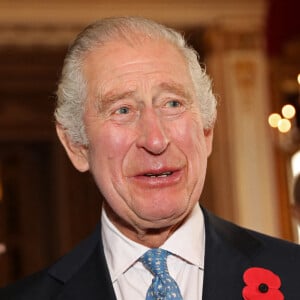 Le roi Charles III d'Angleterre, lors d'une cérémonie commémorant le 50ème anniversaire de la réinstallation des Asiatiques britanniques d'Ouganda au Royaume-Uni à Londres, le 2 novembre 2022.