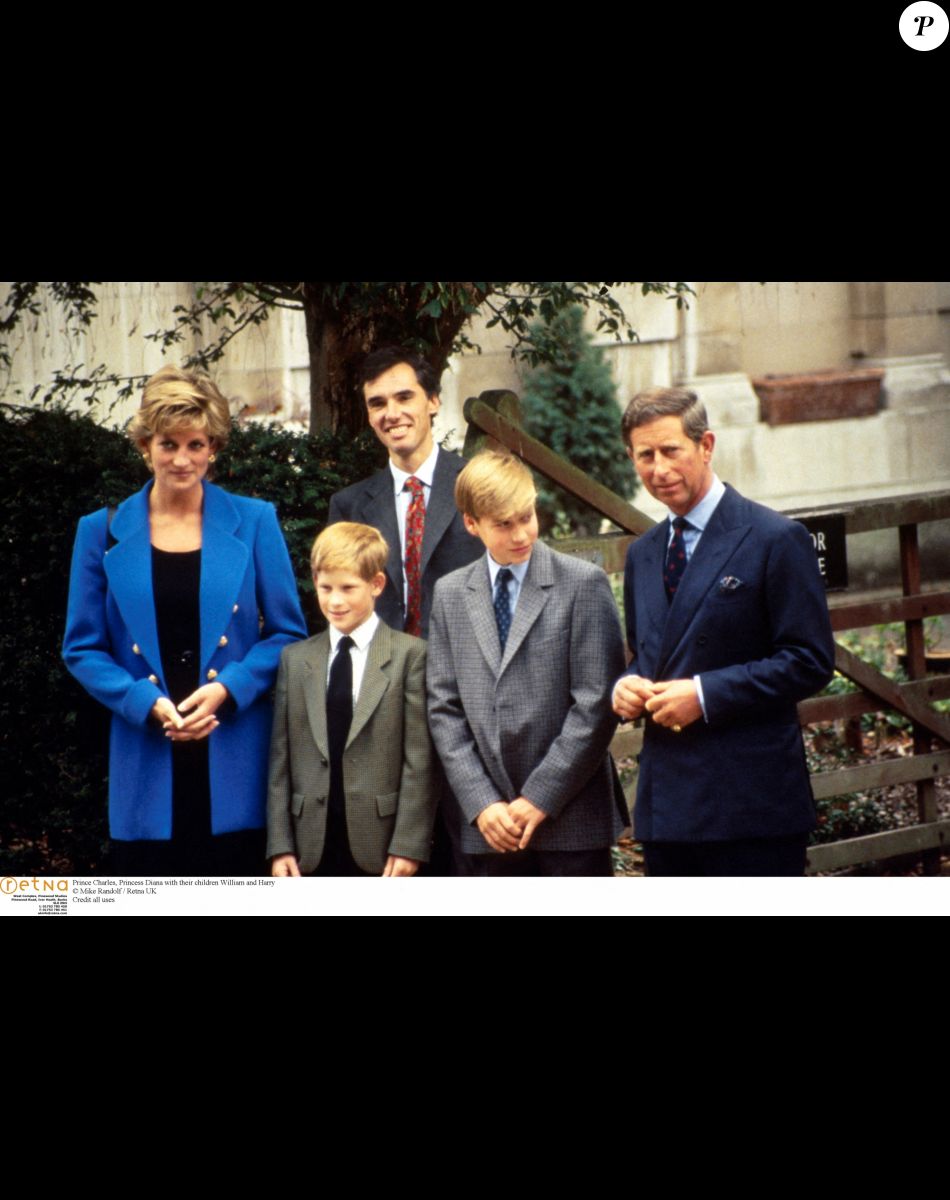 Le prince Charles, prince de Galles devenu le roi Charles III d'Angleterre avec sa femme Lady Diana et leurs enfants Harry et William.