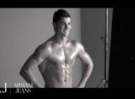 Regardez Cristiano Ronaldo se déshabiller et vous dévoiler... son corps parfait et huilé ! So sexy !
