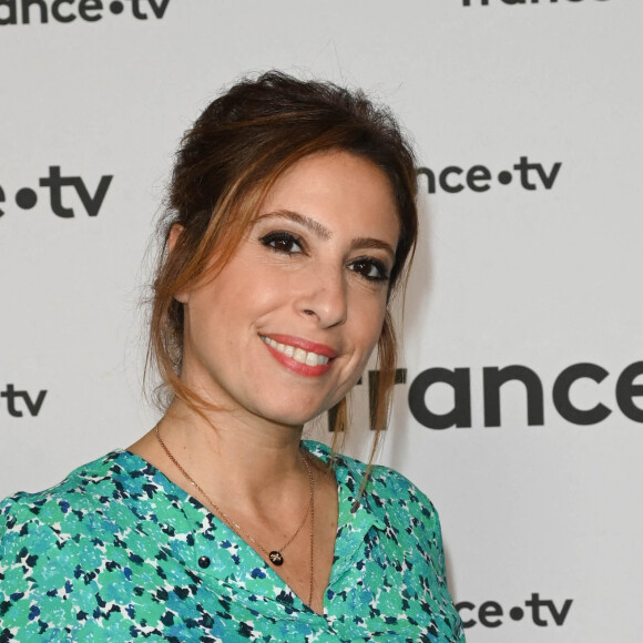 Léa Salamé au photocall pour la conférence de presse de rentrée de France TV à la Grande Halle de la Villette à Paris, France, le 6 juillet 2022. © Coadic Guirec/Bestimage 